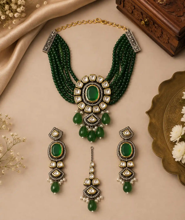 Zariya Emerald Kundan Necklace Set